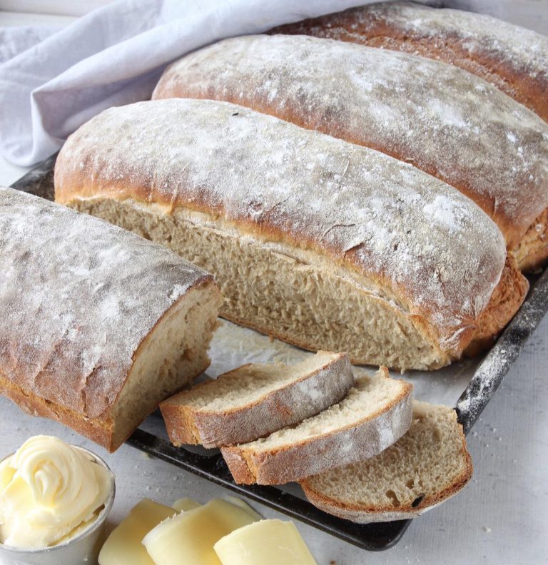 Gjenforent lokalsamfunn – 4 brød på et brett