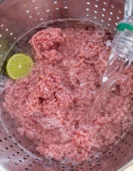 🧼 Bør du vaske kjøttdeig før matlaging? ❌ Viktig veiledning for mattrygghet